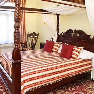 King Charles Boutique Hotel